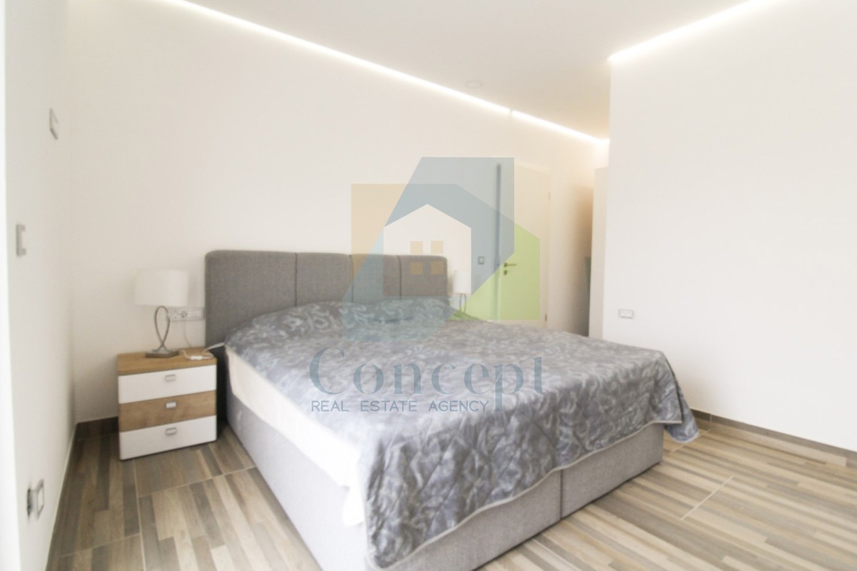 Poreč, dintorni, Casa con tre camere da letto e piscina in posizione tranquilla a 11 km dal mare