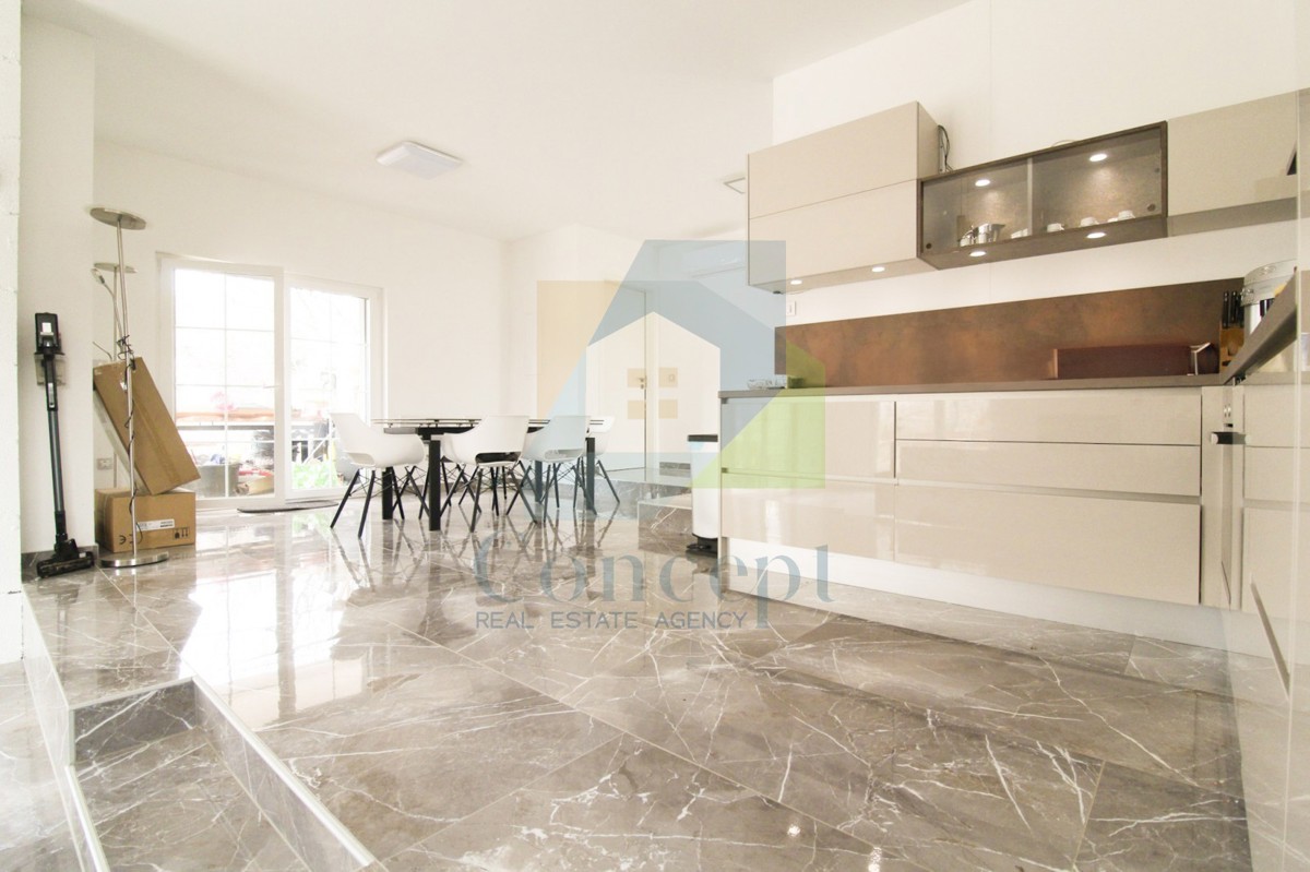 Poreč, dintorni, Casa con tre camere da letto e piscina in posizione tranquilla a 11 km dal mare