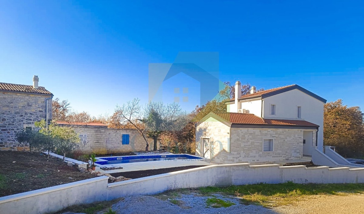 Poreč, dintorni, Casa con tre camere da letto e piscina in posizione tranquilla a 11 km dal mare