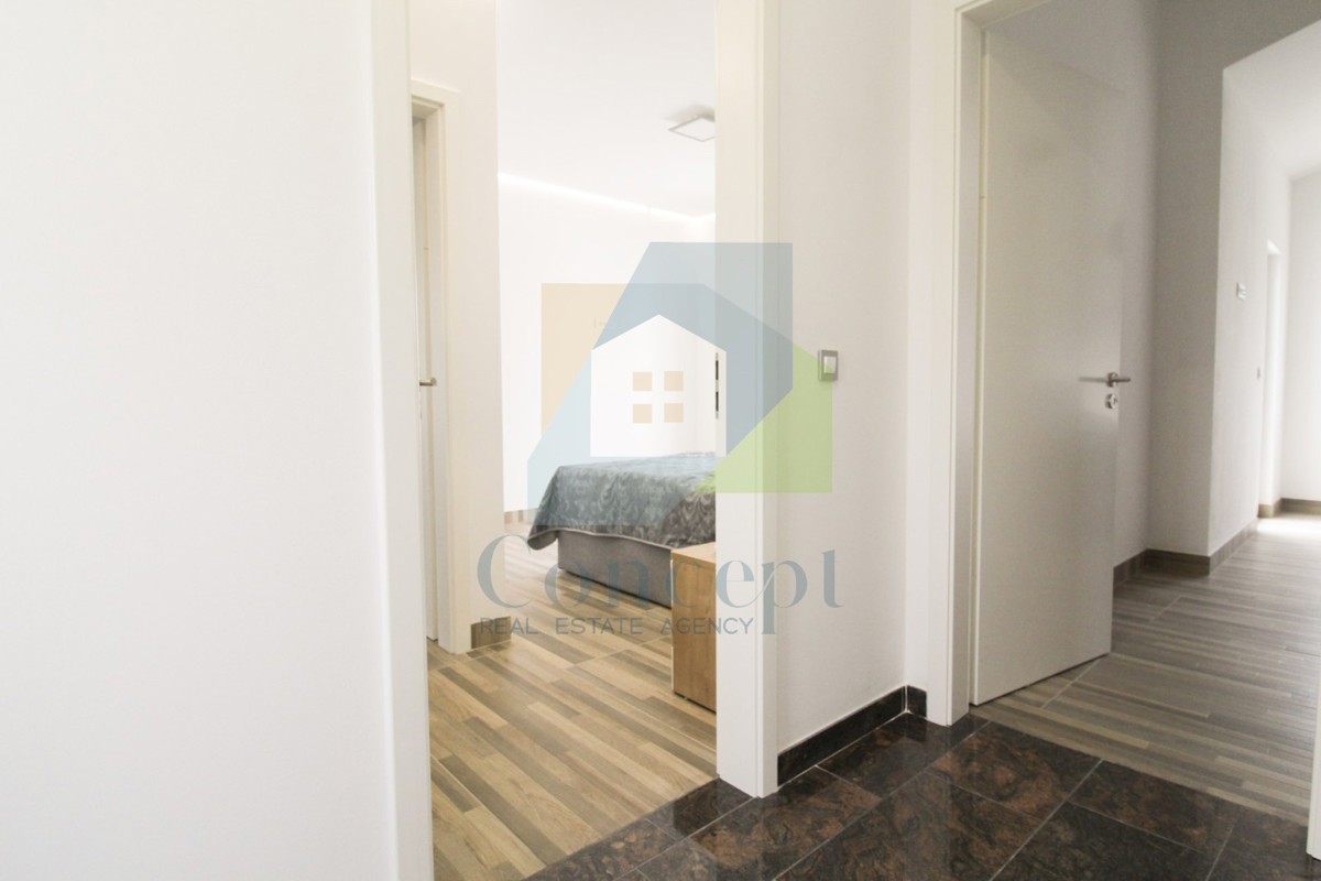 Poreč, dintorni, Casa con tre camere da letto e piscina in posizione tranquilla a 11 km dal mare