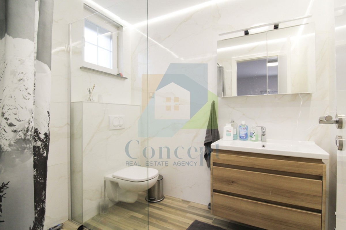 Poreč, dintorni, Casa con tre camere da letto e piscina in posizione tranquilla a 11 km dal mare