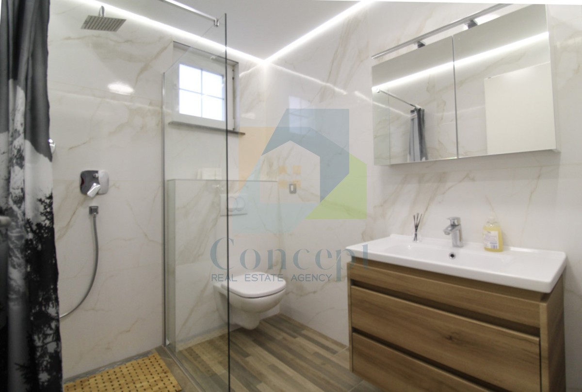 Poreč, dintorni, Casa con tre camere da letto e piscina in posizione tranquilla a 11 km dal mare