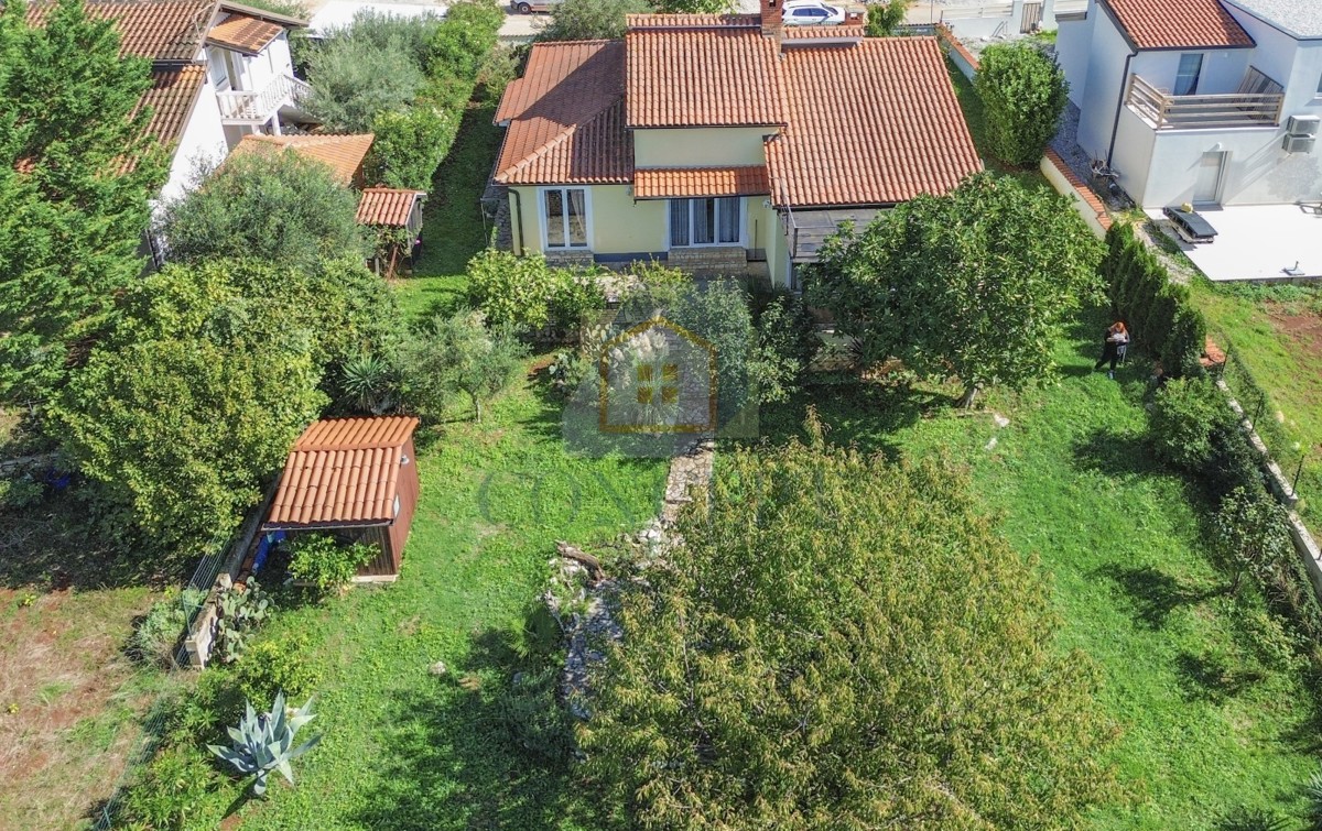 Poreč, dintorni, Casa indipendente con ampio cortile, a 7 km dal mare