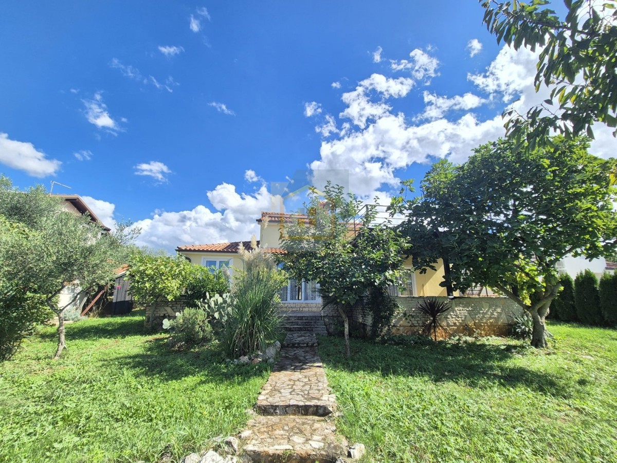 Poreč, dintorni, Casa indipendente con ampio cortile, a 7 km dal mare