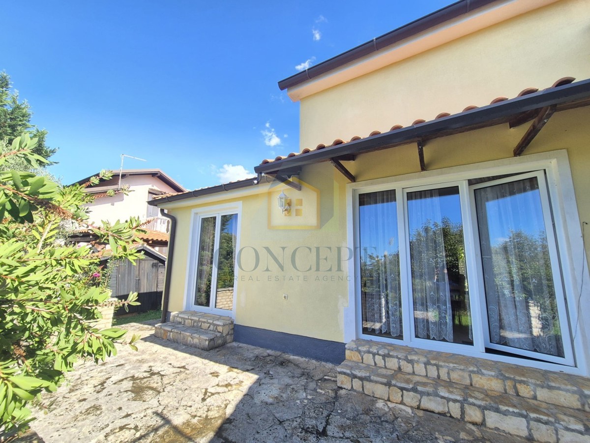 Poreč, dintorni, Casa indipendente con ampio cortile, a 7 km dal mare