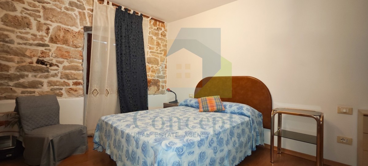 Poreč, dintorni, Casa in pietra con ampio giardino e vista mare, a 5 km dal mare