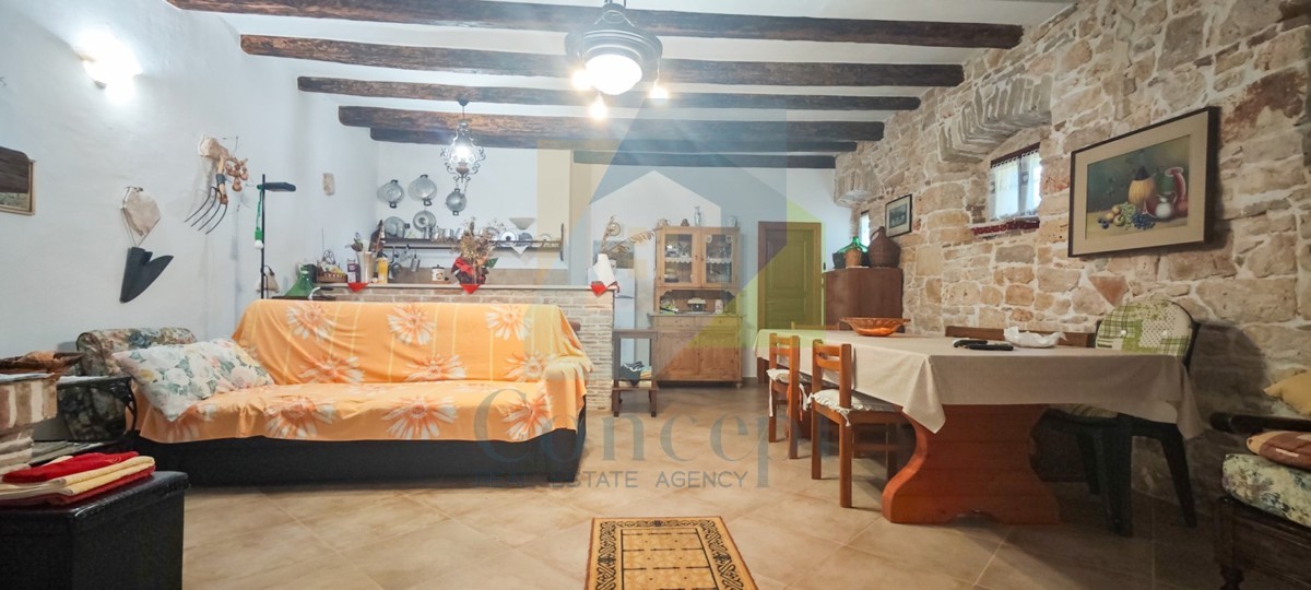 Poreč, dintorni, Casa in pietra con ampio giardino e vista mare, a 5 km dal mare