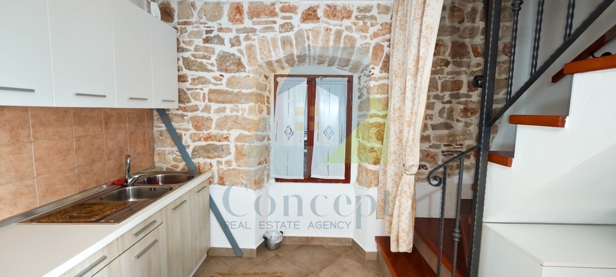 Poreč, dintorni, Casa in pietra con ampio giardino e vista mare, a 5 km dal mare