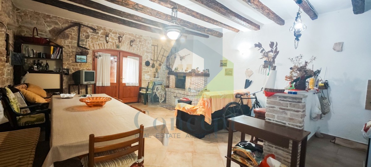 Poreč, dintorni, Casa in pietra con ampio giardino e vista mare, a 5 km dal mare