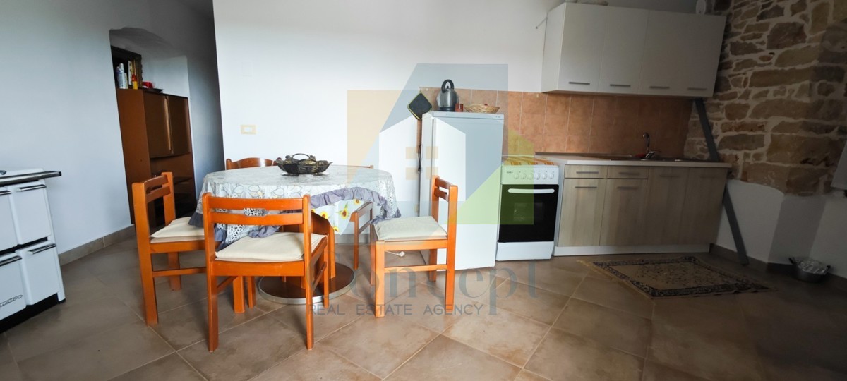 Poreč, dintorni, Casa in pietra con ampio giardino e vista mare, a 5 km dal mare