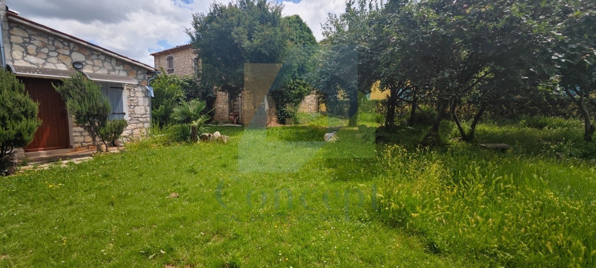 Poreč, dintorni, Casa in pietra con ampio giardino e vista mare, a 5 km dal mare