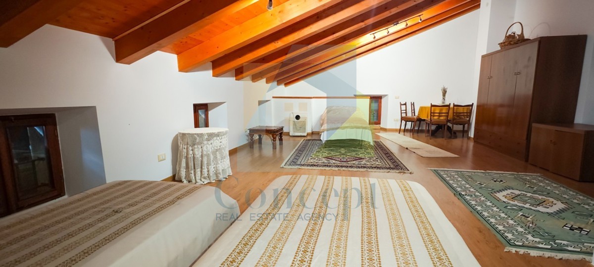 Poreč, dintorni, Casa in pietra con ampio giardino e vista mare, a 5 km dal mare