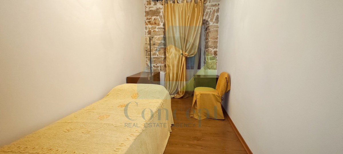 Poreč, dintorni, Casa in pietra con ampio giardino e vista mare, a 5 km dal mare