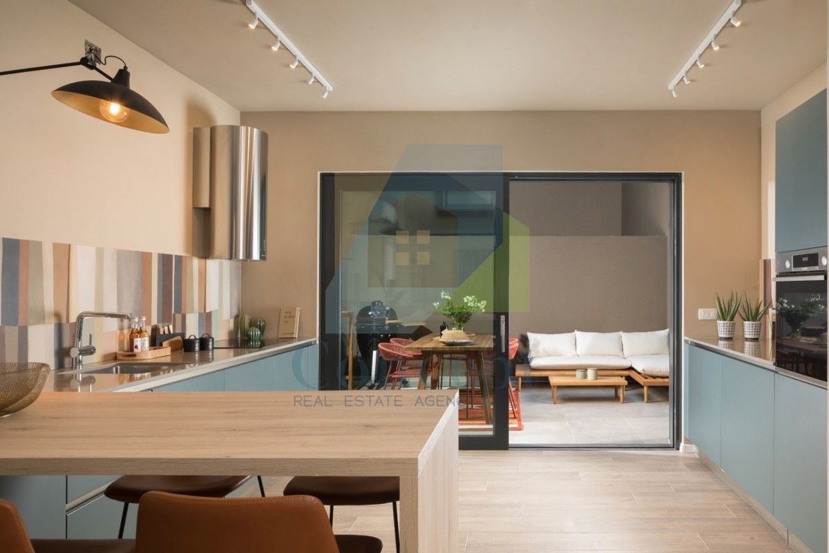 Poreč, Casa a schiera con vista mare, 900 m dal mare