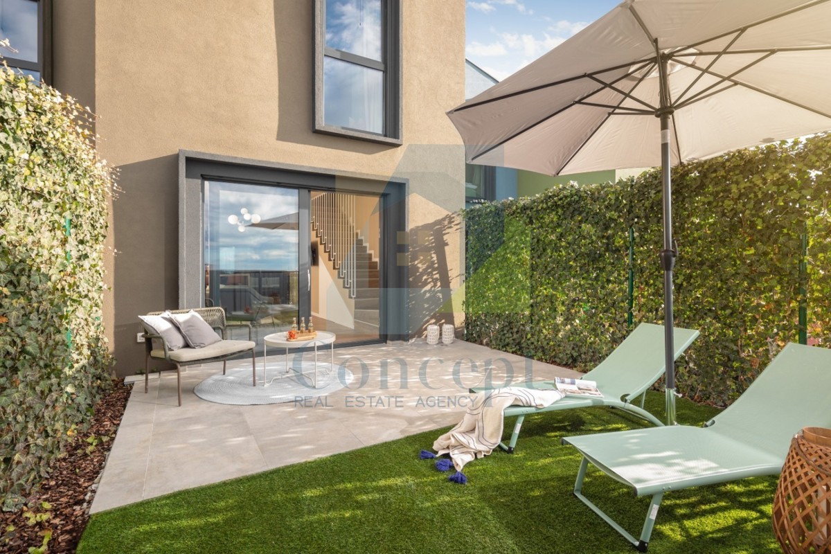 Poreč, Casa a schiera con vista mare, 900 m dal mare