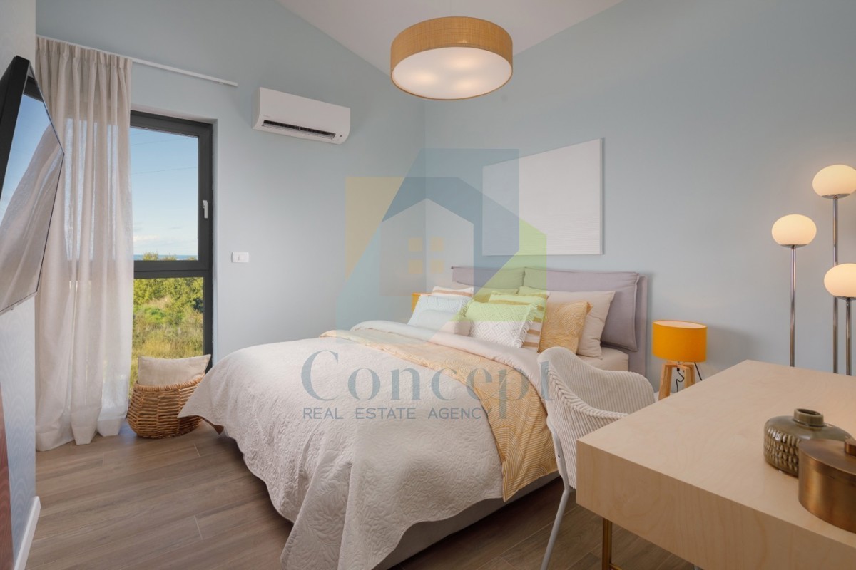 Poreč, Casa a schiera con vista mare, 900 m dal mare