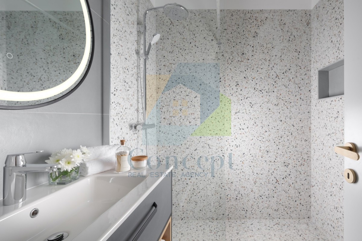 Poreč, Casa a schiera con vista mare, 900 m dal mare