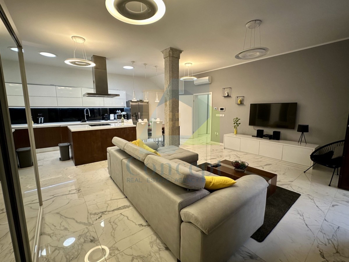 Poreč, centro, appartamento di lusso al piano terra nel centro storico, 40 m dal mare