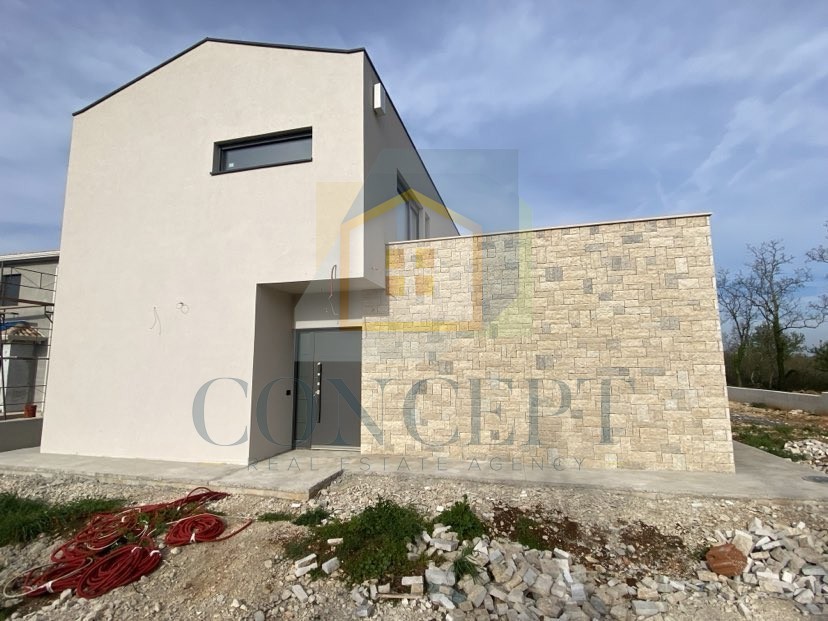 Poreč, dintorni, Moderna villa con piscina ai margini del villaggio, 17 km dal mare