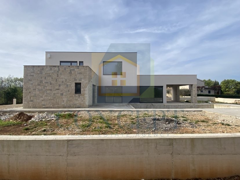 Poreč, dintorni, Moderna villa con piscina ai margini del villaggio, 17 km dal mare