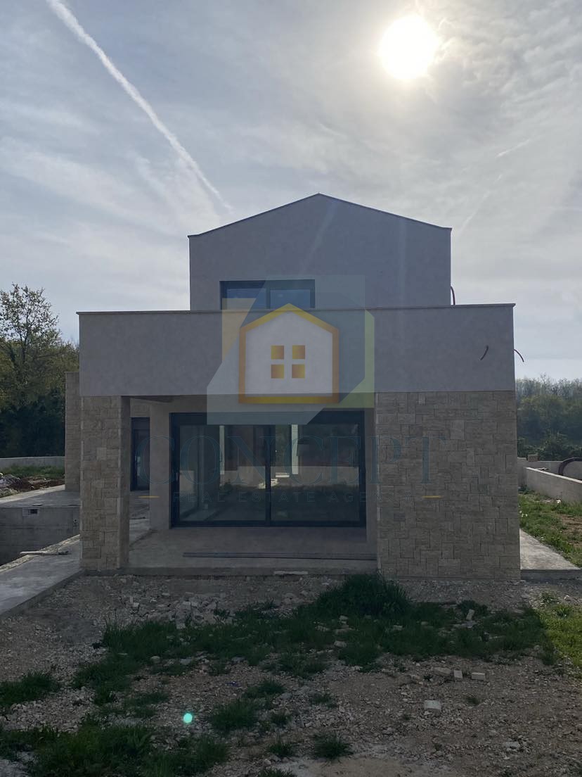 Poreč, dintorni, Moderna villa con piscina ai margini del villaggio, 17 km dal mare