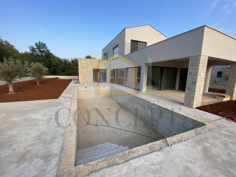 Poreč, dintorni, Moderna villa con piscina ai margini del villaggio, 17 km dal mare