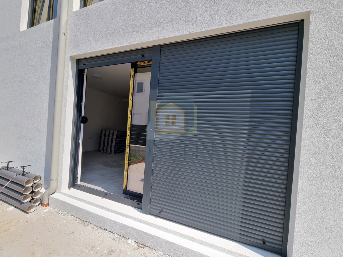 Poreč, zona circostante, Doppia casa con giardino in ottima posizione, 3 km dal mare