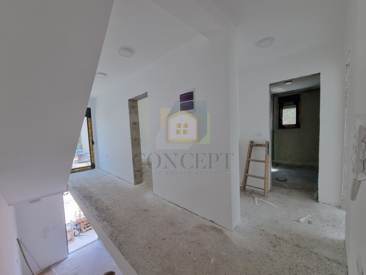 Poreč, zona circostante, Doppia casa con giardino in ottima posizione, 3 km dal mare