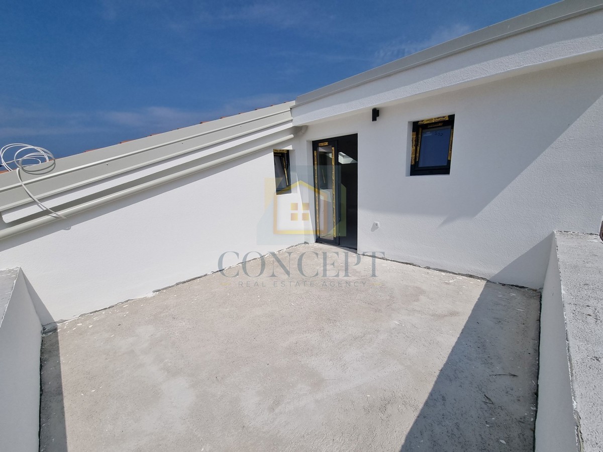 Poreč, zona circostante, Doppia casa con giardino in ottima posizione, 3 km dal mare