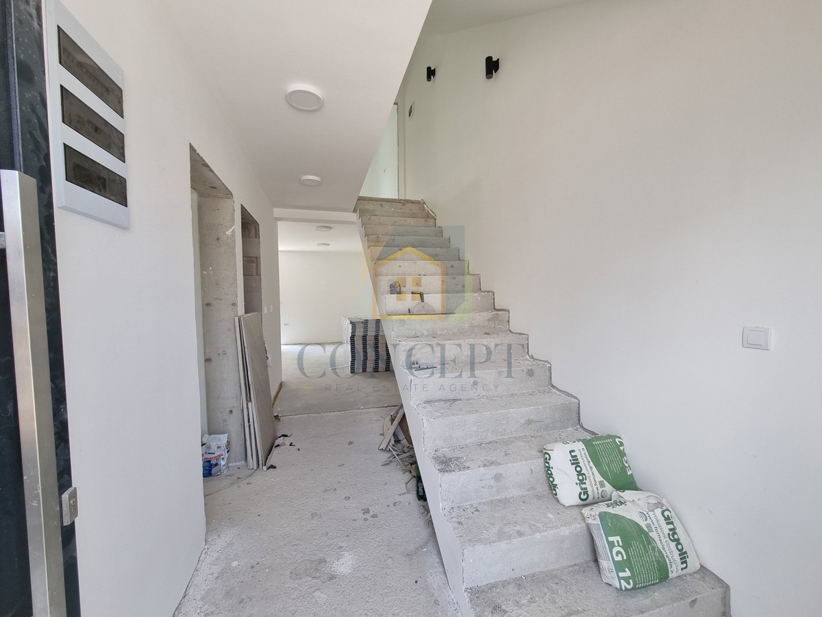 Poreč, zona circostante, Doppia casa con giardino in ottima posizione, 3 km dal mare