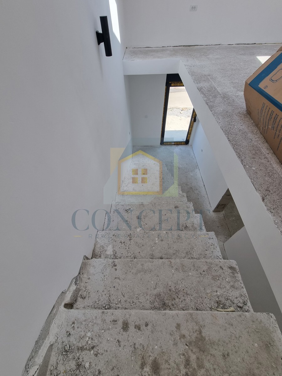 Poreč, zona circostante, Doppia casa con giardino in ottima posizione, 3 km dal mare