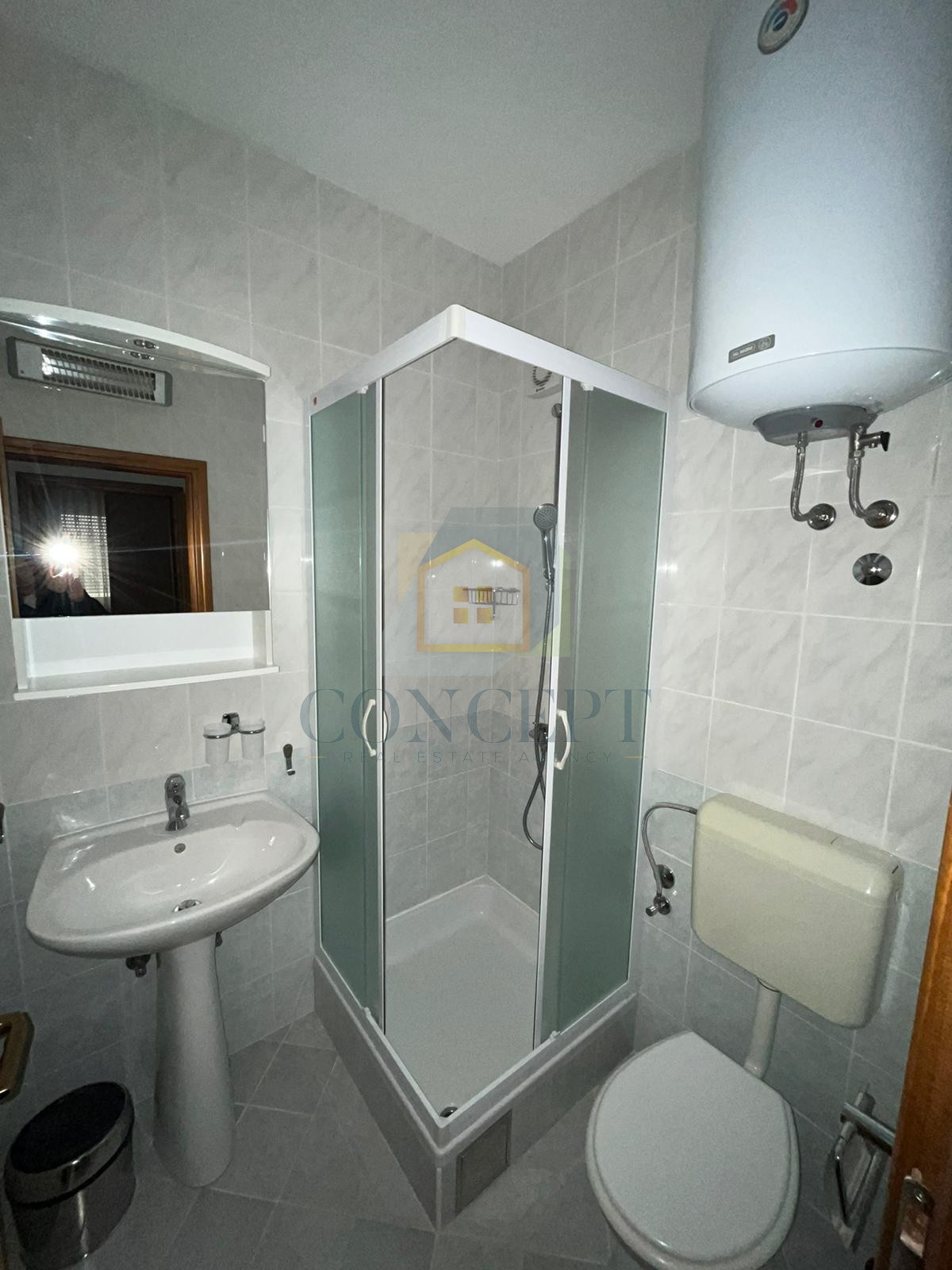 Poreč, dintorni, Casa con appartamenti in ottima posizione, a 800 m dal mare