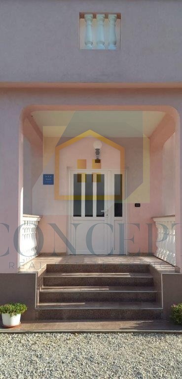 Poreč, dintorni, Casa con appartamenti in ottima posizione, a 800 m dal mare