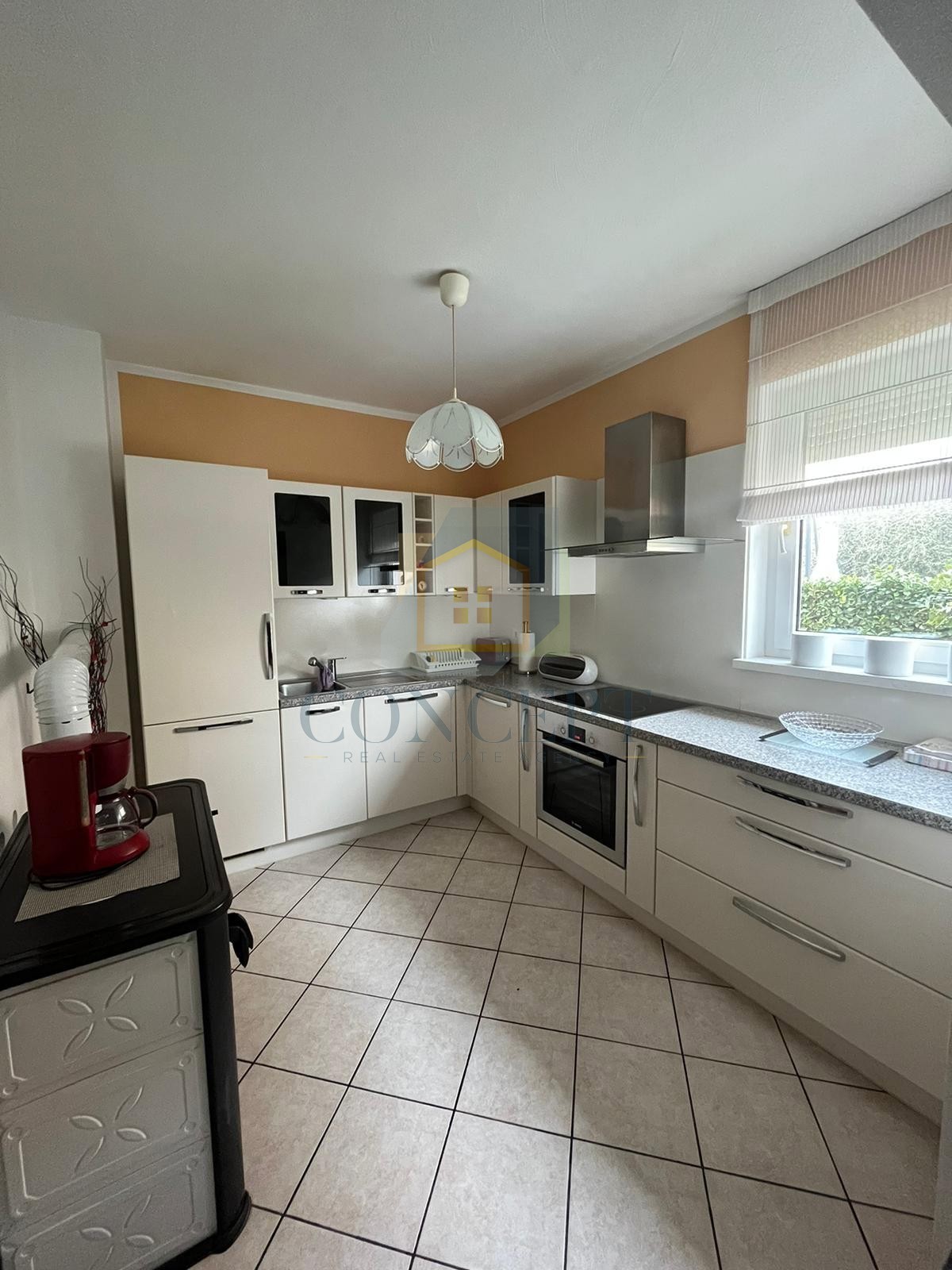 Poreč, dintorni, Casa con appartamenti in ottima posizione, a 800 m dal mare