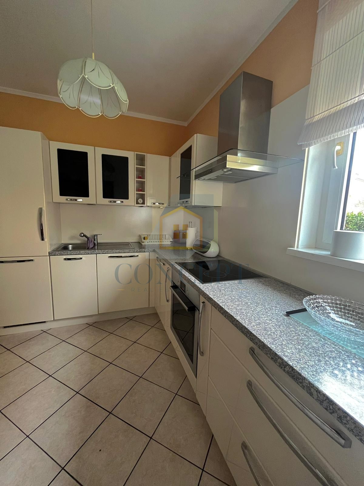 Poreč, dintorni, Casa con appartamenti in ottima posizione, a 800 m dal mare