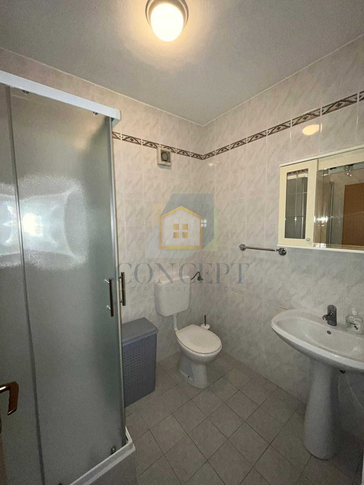 Poreč, dintorni, Casa con appartamenti in ottima posizione, a 800 m dal mare