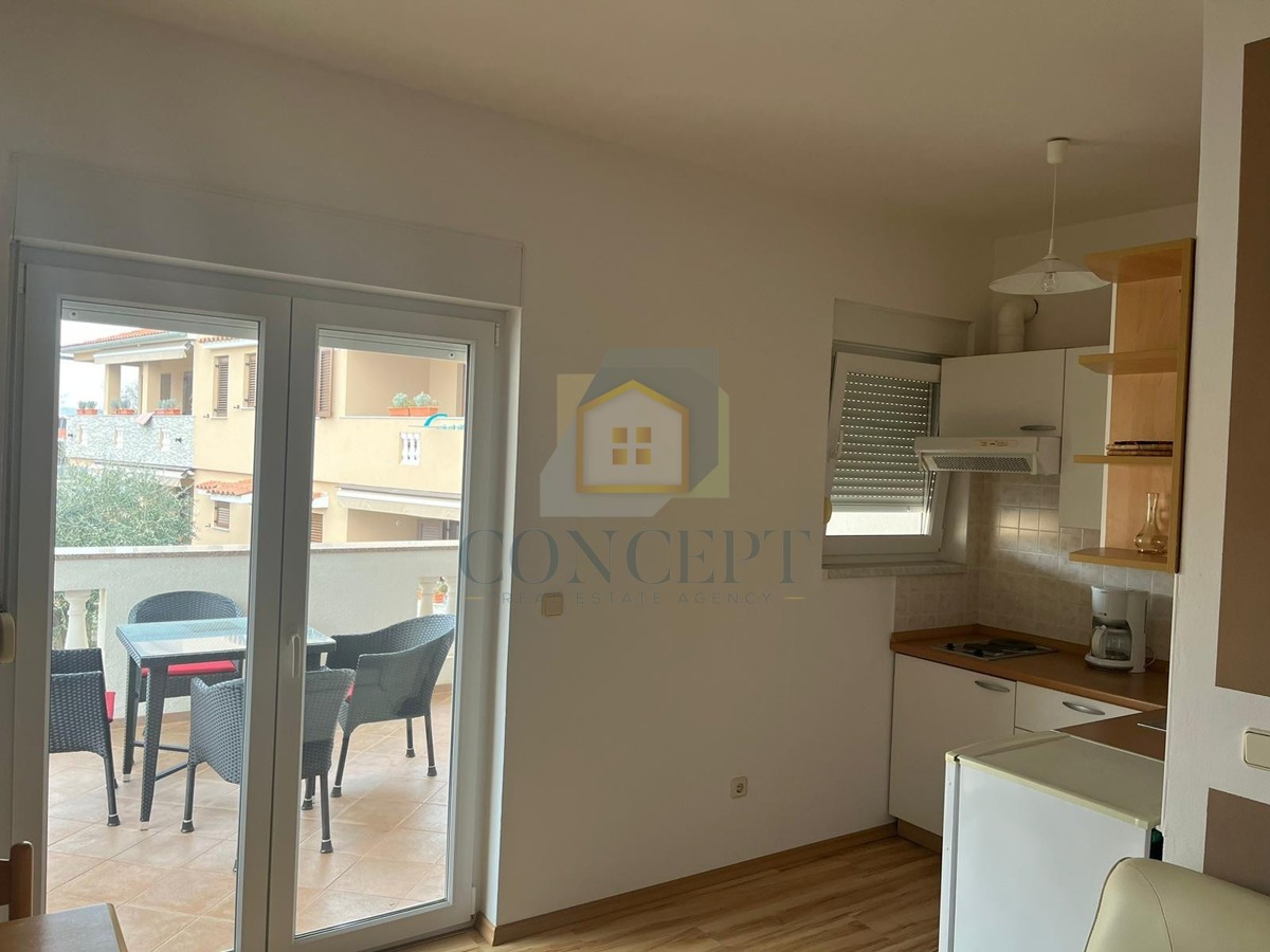 Poreč, dintorni, Casa con appartamenti in ottima posizione, a 800 m dal mare