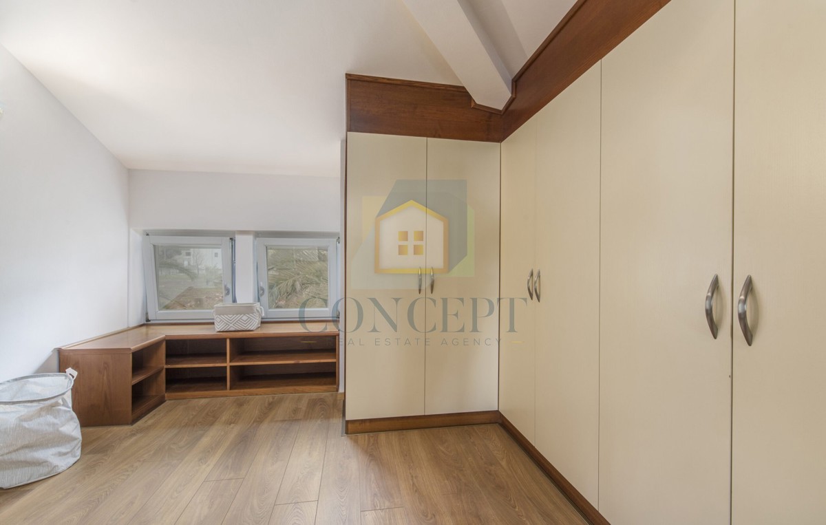 Poreč, zona circostante, Classica villa di lusso in ottima posizione, 1 km dal mare