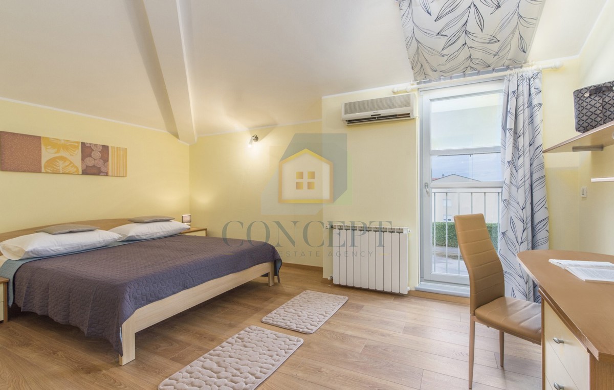 Poreč, zona circostante, Classica villa di lusso in ottima posizione, 1 km dal mare