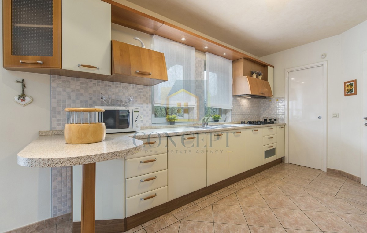 Poreč, zona circostante, Classica villa di lusso in ottima posizione, 1 km dal mare