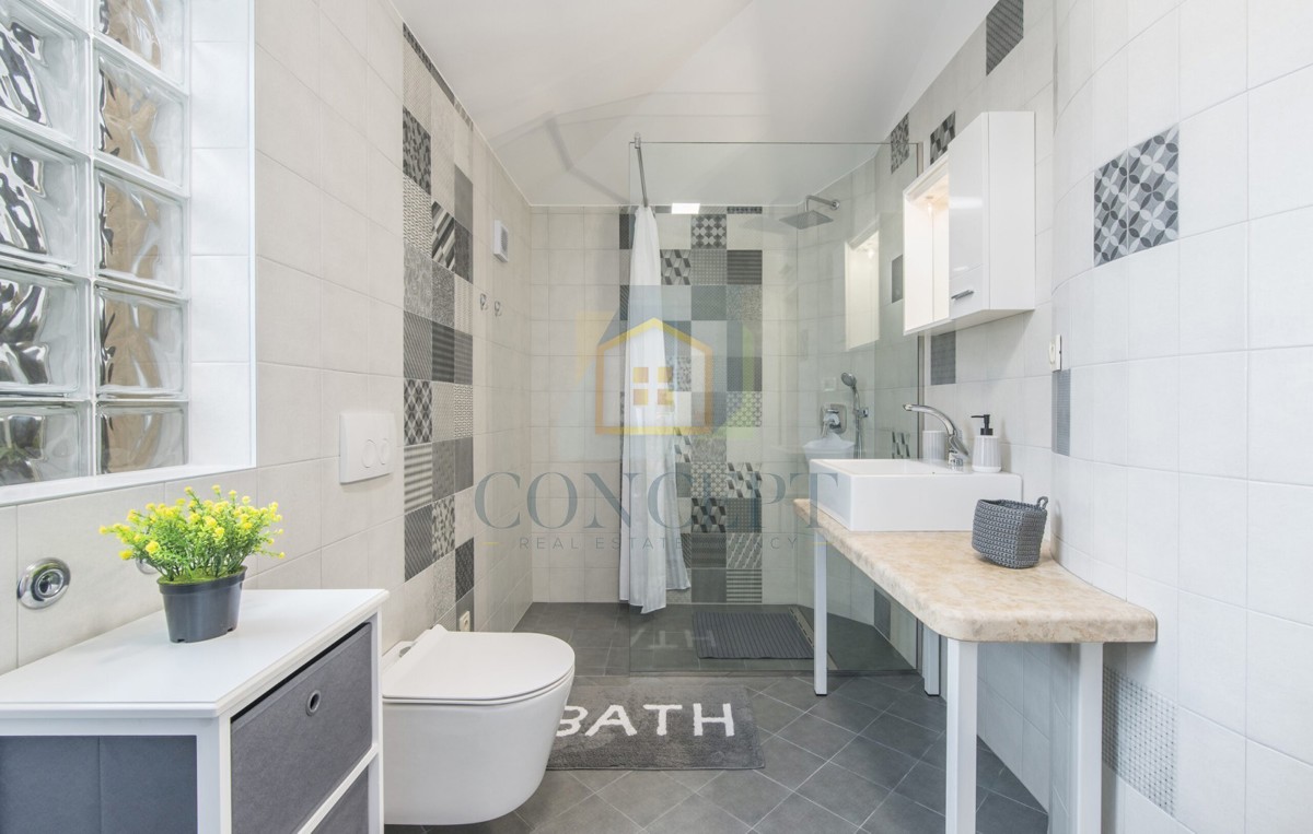 Poreč, zona circostante, Classica villa di lusso in ottima posizione, 1 km dal mare