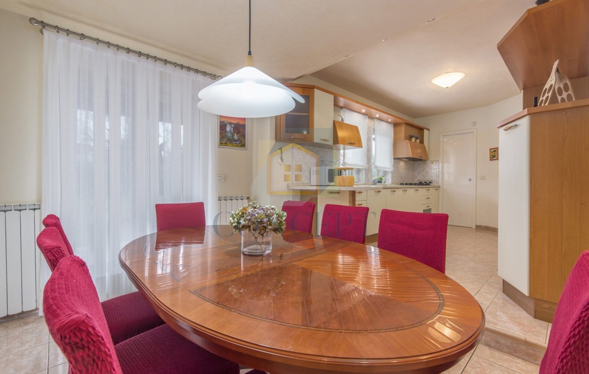 Poreč, zona circostante, Classica villa di lusso in ottima posizione, 1 km dal mare