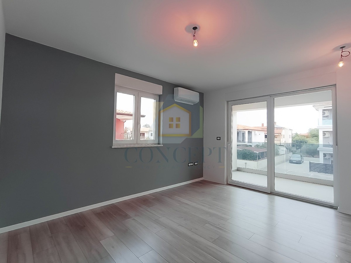 Poreč, dintorni, Appartamento al 1° piano con 2 camere da letto, 7 km dal mare