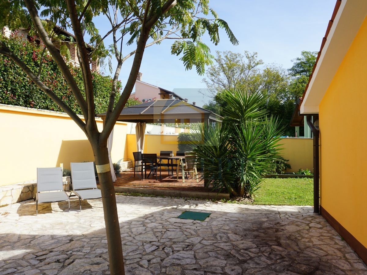 Poreč, dintorni, Casa familiare con piscina e vista mare, 12 km dal mare