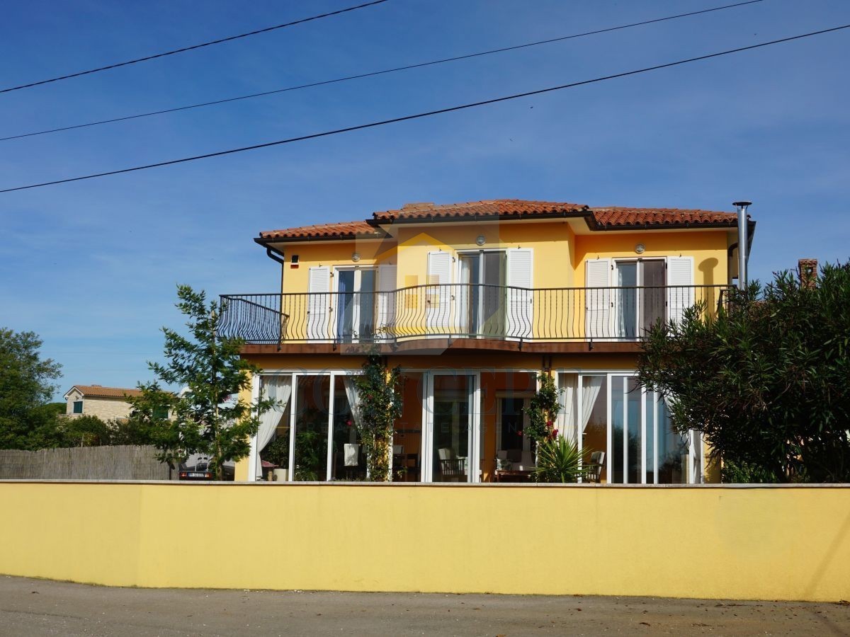 Poreč, dintorni, Casa familiare con piscina e vista mare, 12 km dal mare