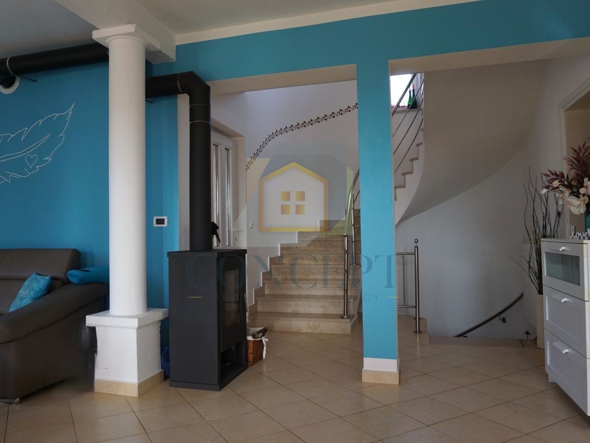 Poreč, dintorni, Casa familiare con piscina e vista mare, 12 km dal mare