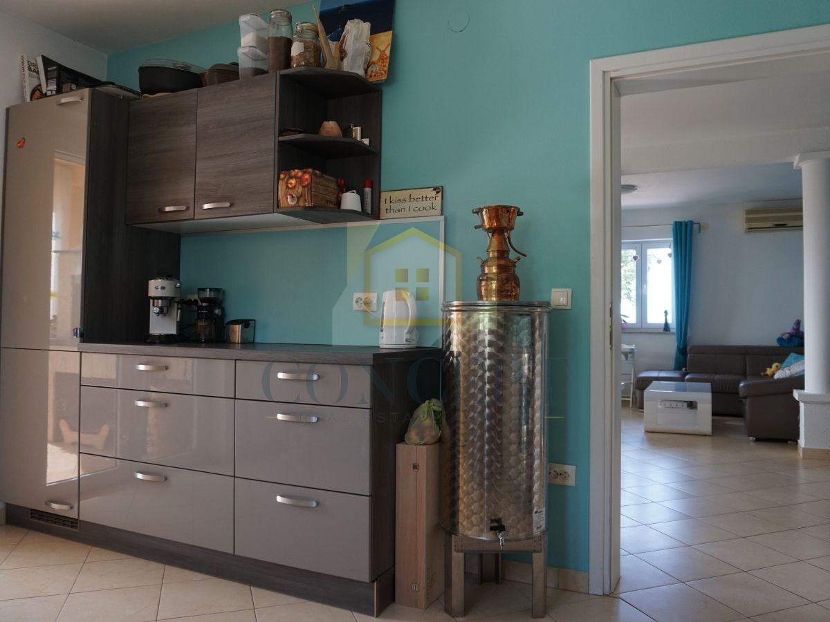 Poreč, dintorni, Casa familiare con piscina e vista mare, 12 km dal mare