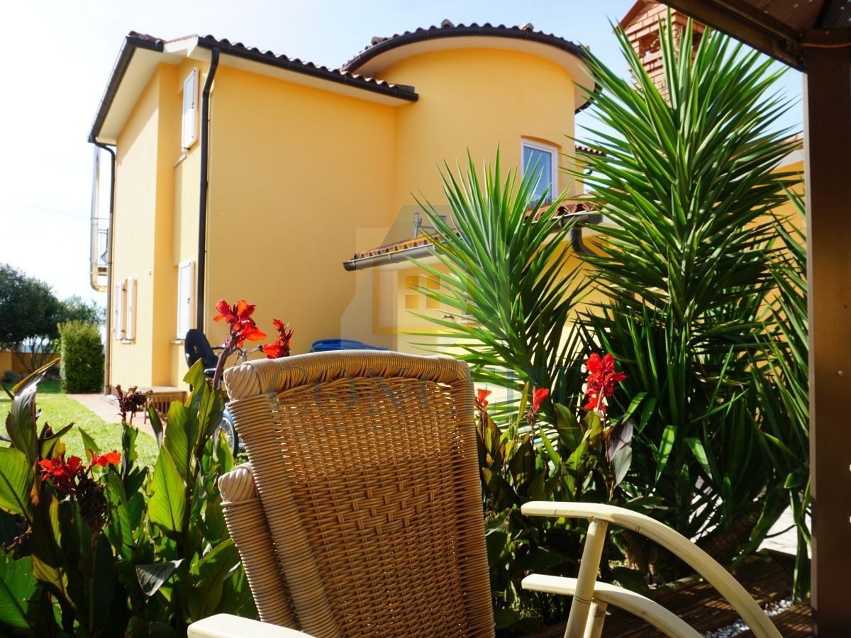 Poreč, dintorni, Casa familiare con piscina e vista mare, 12 km dal mare