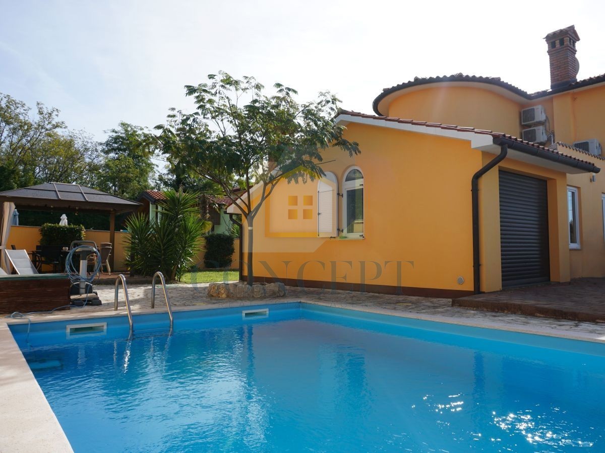 Poreč, dintorni, Casa familiare con piscina e vista mare, 12 km dal mare