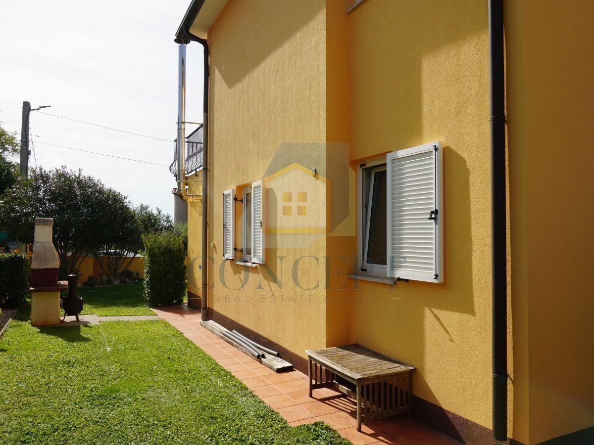 Poreč, dintorni, Casa familiare con piscina e vista mare, 12 km dal mare